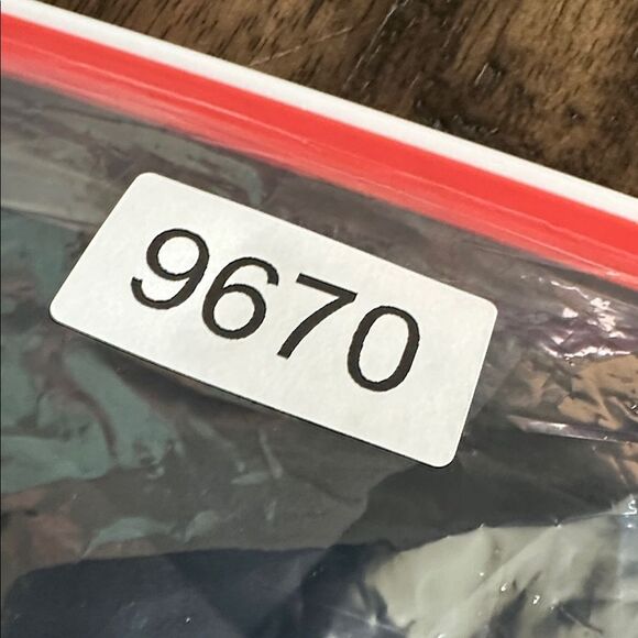 EUC Women’s Plus Size Black Leggings Criss Cross Waist Band Pockets - Size 3XL - Picture 8 of 8